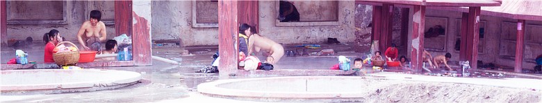 汤河女人裸浴所有图片 有一位女客人正在裸浴(点击浏览下一张趣图)