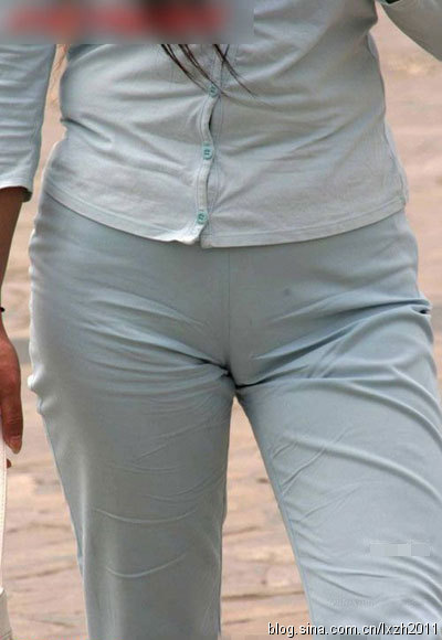 牛仔裤有阴沟水臭味道 牛仔裤紧身女阴沟图片(6)(点击浏览下一张趣图)