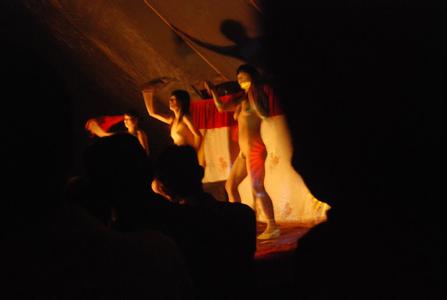 丰艺歌舞团开放表演图片：乡村歌舞团对b对棚演出(8)(点击浏览下一张趣图)