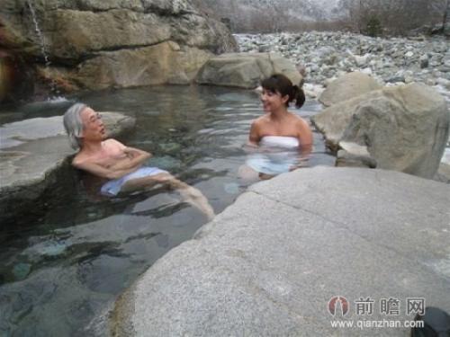 中国还有男女混浴吗?图：妈妈带我去女澡堂洗澡(6)(点击浏览下一张趣图)