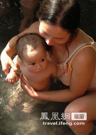 中国还有男女混浴吗?图：妈妈带我去女澡堂洗澡(7)(点击浏览下一张趣图)