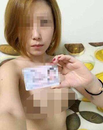 免费分享裸持女孩照片：100张手持身份证高清图(3)(点击浏览下一张趣图)