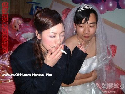 漂亮新娘遭渣男们污闹图：朋友结婚睡了新娘(点击浏览下一张趣图)