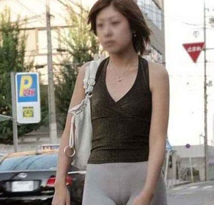 朝鲜女人不能穿裤子图：女人裤子穿太紧尴尬图(点击浏览下一张趣图)