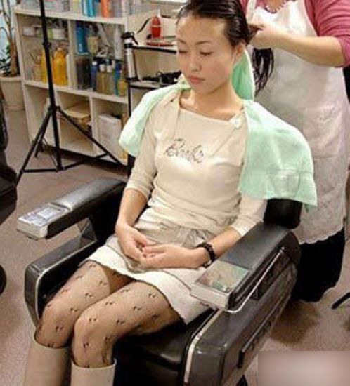 美容院女人美体spa视频图：美容院刮毛视频教程(3)(点击浏览下一张趣图)
