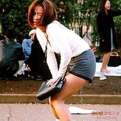 内急尴尬图片：江若琳走光照露卫生巾(6)(点击浏览下一张趣图)