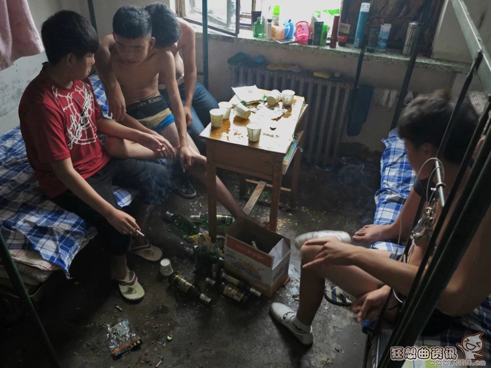 宿舍搞基的视频优酷：初中生帅哥搞基视频图(点击浏览下一张趣图)