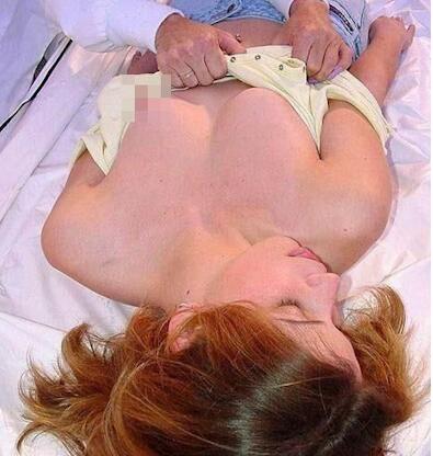 尸检女尸过程图片欣赏：女尸阴护解剖图片大全(4)(点击浏览下一张趣图)