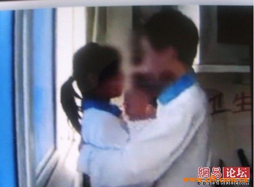 00后的男生棵身照片：00后初中帅气男生照片(2)(点击浏览下一张趣图)