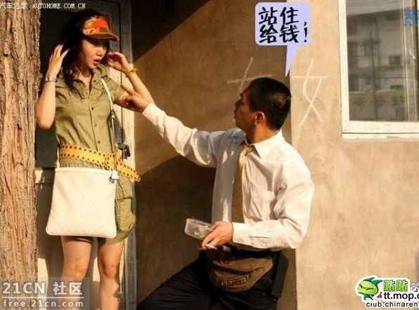 美女上厕所被帅哥摸图：帅哥偷看美女上厕所(6)(点击浏览下一张趣图)