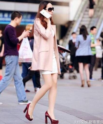 街拍重庆短靴美女图片欣赏：重庆街拍美女2016图片(点击浏览下一张趣图)