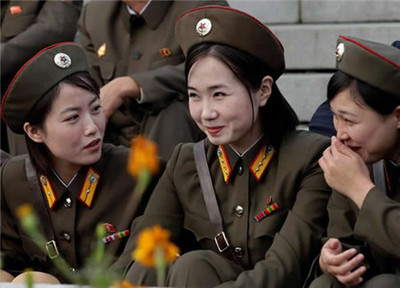 朝鲜女人乳房：朝鲜女兵性服务照片(点击浏览下一张趣图)