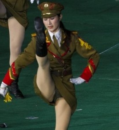 朝鲜女人乳房：朝鲜女兵性服务照片(5)(点击浏览下一张趣图)