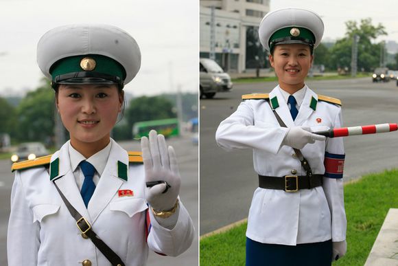 朝鲜女交警图片：朝鲜女交警雨中穿雨靴，朝鲜女交警图片大全(7)(点击浏览下一张趣图)