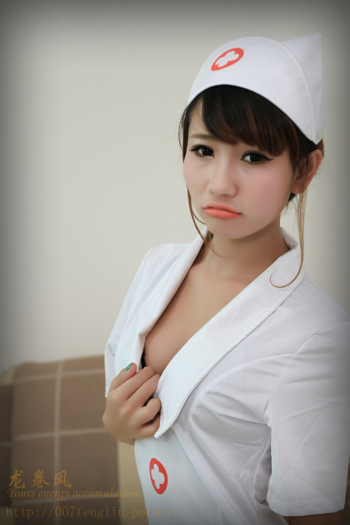 护士的大屁股12p：麻辣俏护士叶弯弯图片(点击浏览下一张趣图)