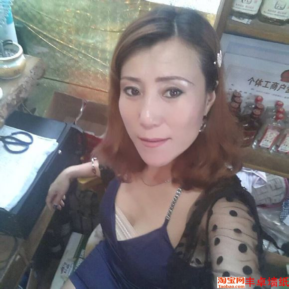 服装店老板娘换衣图片：河南女老板不雅视频图(4)(点击浏览下一张趣图)