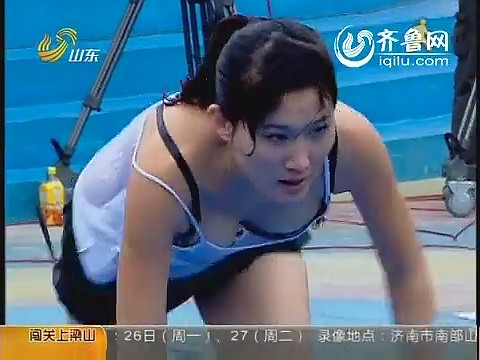 豪放女大秀鲍体69：智勇大冲关走光女(3)(点击浏览下一张趣图)