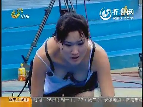 豪放女大秀鲍体69：智勇大冲关走光女(4)(点击浏览下一张趣图)