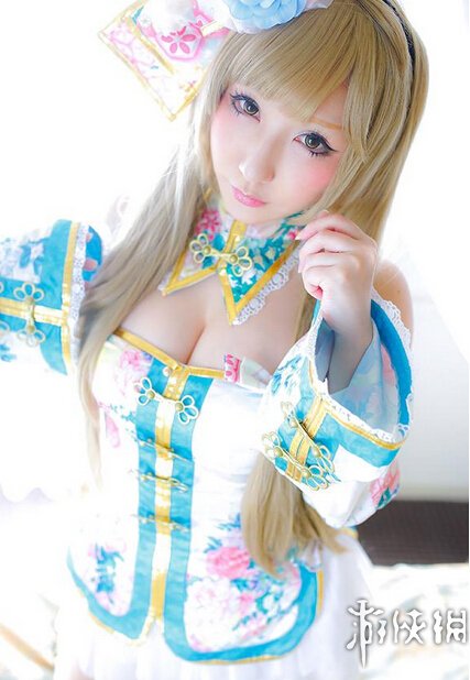 美少女coser林离暖：美少女coser黑暗照，19岁美少女coser(2)(点击浏览下一张趣图)