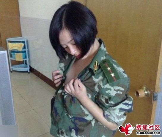 台湾女兵不雅照：台湾陆军女兵服装图片(3)(点击浏览下一张趣图)