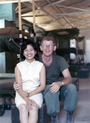 南越女子慰劳美军图片：美军玩物的南越女人(7)(点击浏览下一张趣图)