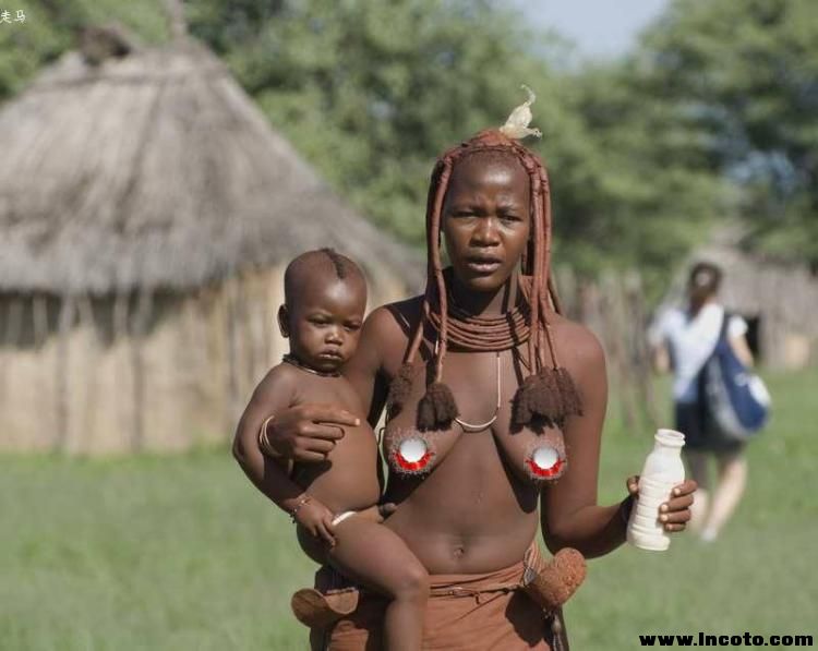 走进非洲原始部落美女图集：非洲妇女裸露分娩图片(7)(点击浏览下一张趣图)