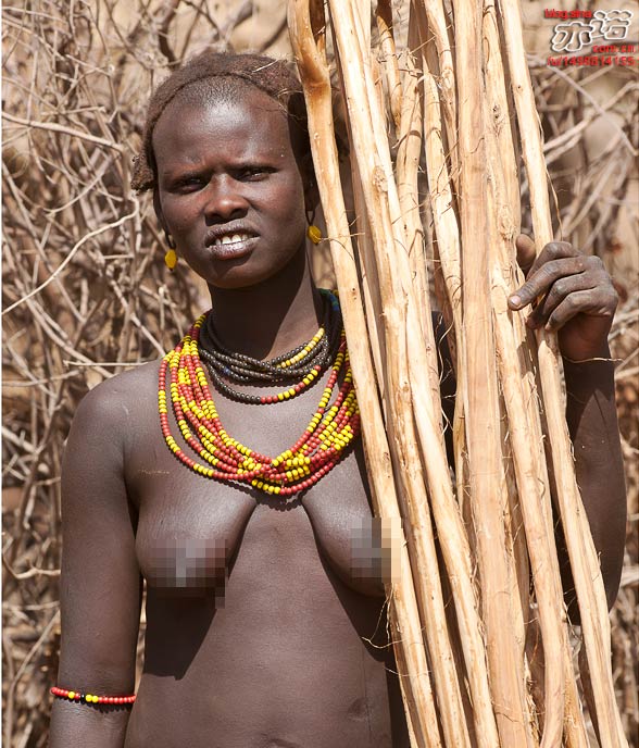 非洲原始部落4视频播放：原始部落母乳喂养图片(点击浏览下一张趣图)