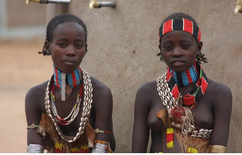 食人部落吃女人照片：走进非洲吃女人纪录(点击浏览下一张趣图)