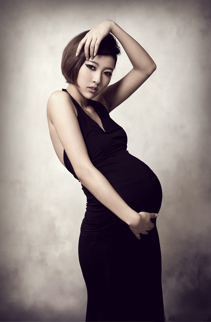 www老色母·com：人艺，孕妇艺术照(3)(点击浏览下一张趣图)