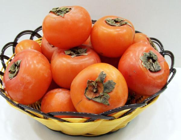 秋天吃柿子 千万不能空腹吃(4)(点击浏览下一张趣图)