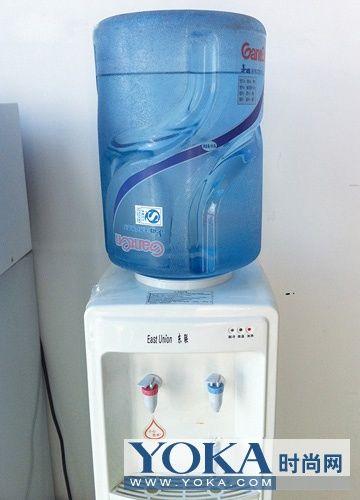 饮水机冷热水兑着喝易滋生细菌(点击浏览下一张趣图)