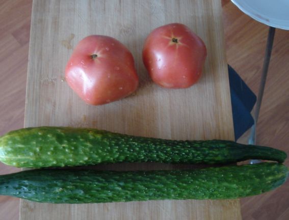 吃黄瓜8大饮食禁忌:不能和西红柿同吃(2)(点击浏览下一张趣图)