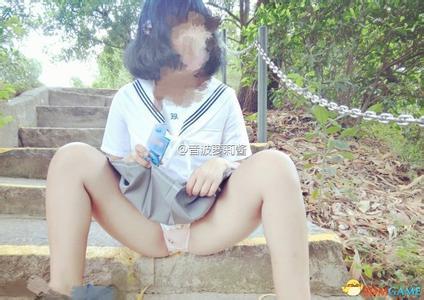 15岁女孩小背心凸点图：深圳校服女生福利(点击浏览下一张趣图)
