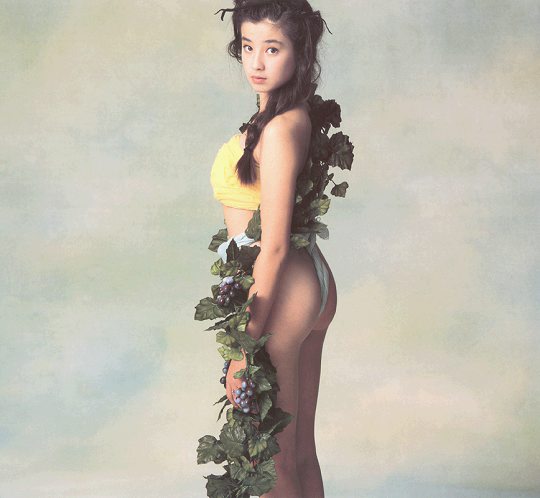 宫泽理惠17岁一裸成名 宫泽理惠写真集内容(3)(点击浏览下一张趣图)