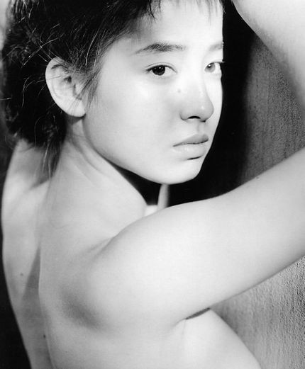 宫泽理惠17岁一裸成名 宫泽理惠写真集内容(5)(点击浏览下一张趣图)