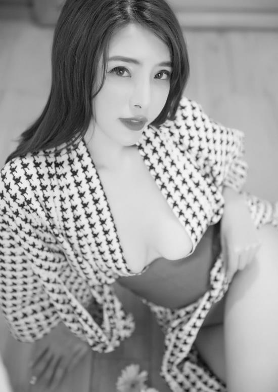 日本图片援交：少女骚女裸体艺术写真(2)(点击浏览下一张趣图)