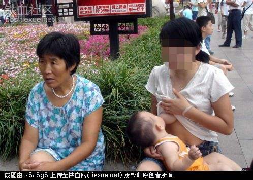 给孩子吃母乳的全过程：看宝宝吃母乳的视频(4)(点击浏览下一张趣图)