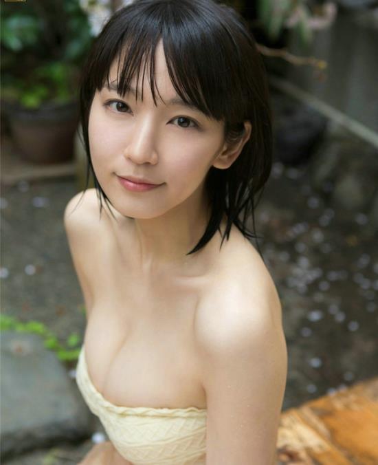 日本女孩全身赤照：20女生照片同一个人5张(点击浏览下一张趣图)