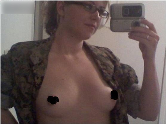 美国女兵大量裸232：美国女陆战队裸 美国女兵照图片泄露(点击浏览下一张趣图)