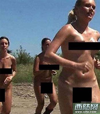 美国女特战队裸体特训队：美国女兵的训练图片 女特种兵的羞辱训练(5)(点击浏览下一张趣图)