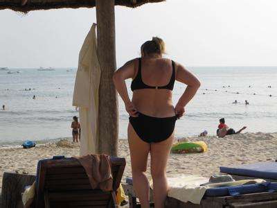 俄罗斯50岁大妈：俄罗期超肥胖大妈图片 俄罗斯海边比基尼(2)(点击浏览下一张趣图)
