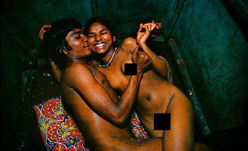 印度人体妓女摄影：印度人女性上厕所图片(点击浏览下一张趣图)