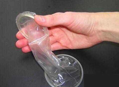 女用避孕套演示大图：安全套长什么样(2)(点击浏览下一张趣图)
