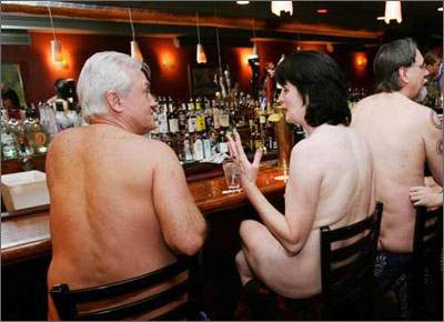 裸体餐厅硬了怎么办?：德国的女性的裸体文化 (点击浏览下一张趣图)