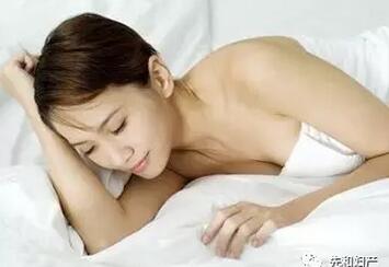 女性什么睡姿好：女性睡姿图片(点击浏览下一张趣图)