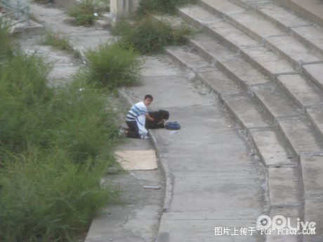 哈尔滨四中野战门图片：00后校门野战门(5)(点击浏览下一张趣图)