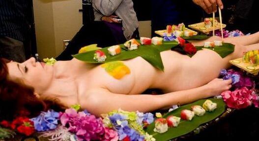 创意人体蛋糕图片：女性人体蛋糕图 女性人体蛋糕的做法(3)(点击浏览下一张趣图)