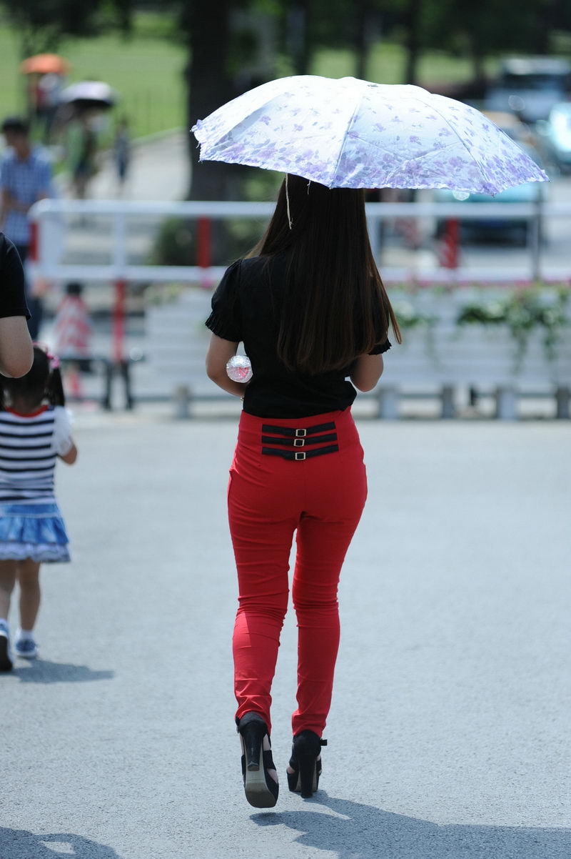 学校女生穿紧身裤正面 女中学穿生黑色紧身裤(3)(点击浏览下一张趣图)