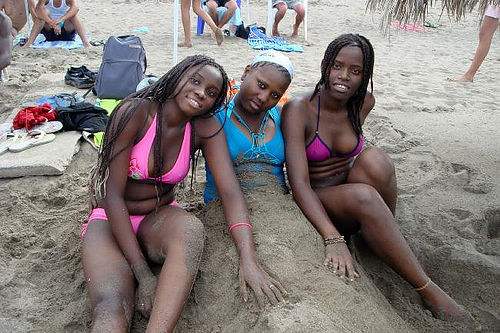 非洲女人超碰av在线：非洲裸露上身女人 非洲裸露下身女人(3)(点击浏览下一张趣图)