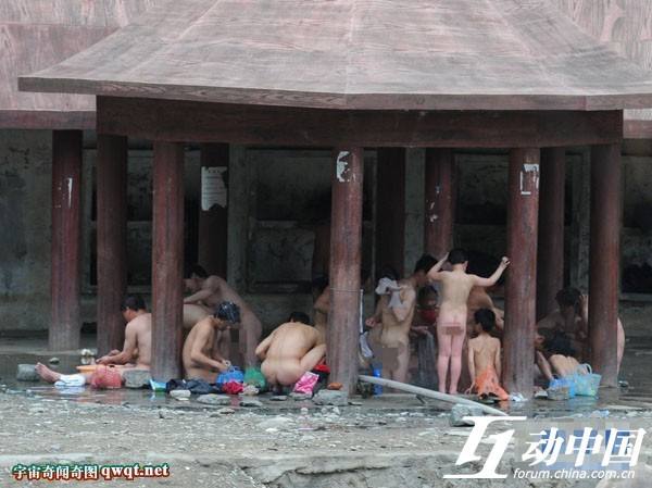 河南西部汤池露天裸浴：河南汤河女子裸浴 中国裸浴风俗那些地方(点击浏览下一张趣图)